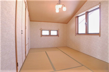 和室1(約6.1畳)を居室入口より撮影