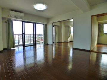 LDK（キッチン方向から撮影）
