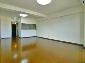 LDK（キッチン方向を撮影）