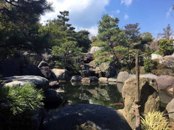 和風の敷地には池もあります