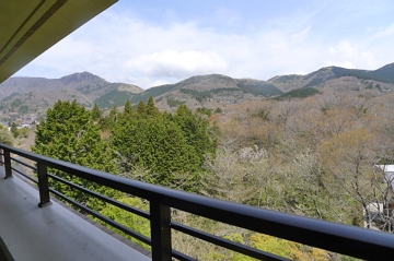 金時山に連なる箱根外輪山（バルコニーから北方向を撮影）