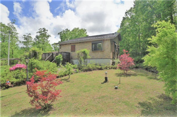 敷地内北側より建物方向