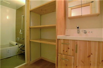 洗面脱衣室と浴室