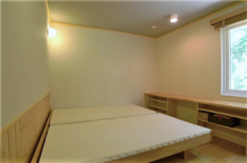 洋室を居室入口側より