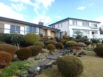 建物外観とアプローチ