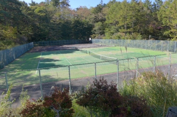 共用施設テニスコート（約５５０ｍ）