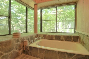 Ｌ字型出窓付きの浴室