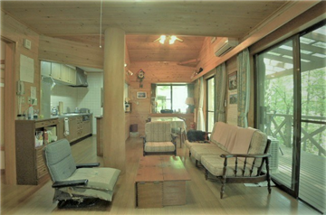 LDKを和室側より