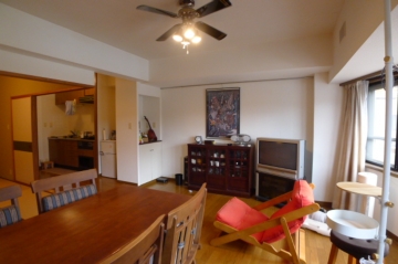 リビングダイニング（約１１．１畳）／バルコニー側より撮影