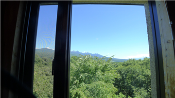 浴室窓から見る八ヶ岳／南東方向を撮影