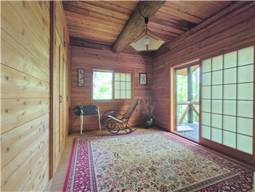 洋室を居室入口より撮影