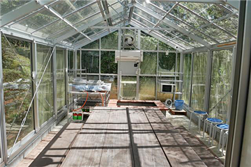 敷地内にある温室、2020年9月に新築しました