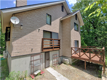 建物外観を西側より撮影