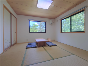 和室を居室入口より撮影