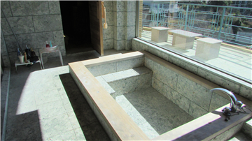 伊豆石や檜使用の浴室