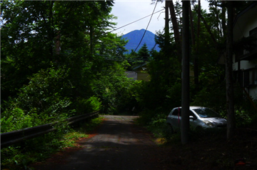 道路から望む富士山