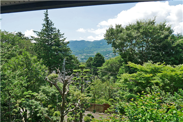 和室２から南方向に望む箱根外輪山の眺望