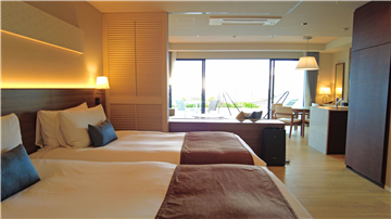 ベッドルームからリビング・ダイニング方向を撮影