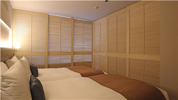 ベッドルームは可動扉があり、仕切ることができます