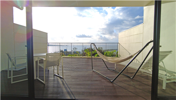 室内からバルコニー方向を撮影