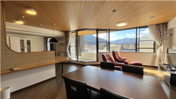 LDK 開放感のある室内と箱根外輪山の眺望