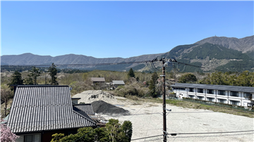 バルコニーから北西方向の山並み眺望