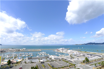 バルコニーより正面に見える和歌浦湾の眺望