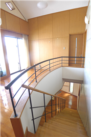 階段（2階から撮影）