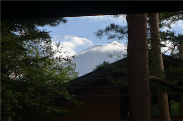 リビングダイニングから望む富士山