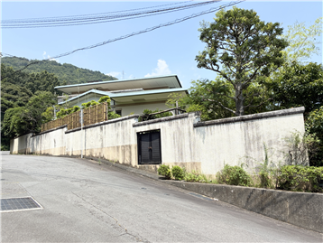 外観(前面道路南側から撮影)