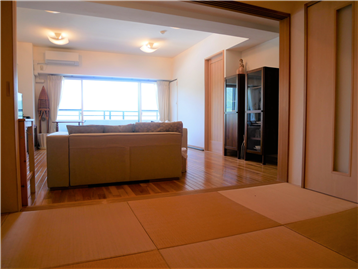 リフォームされ段差のないお部屋です