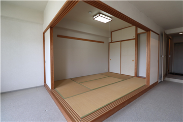 約5.8畳の和室（LDK側から撮影/リフォーム・補修等前）