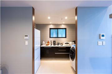 キッチン東側に備わるパントリー