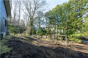 敷地北側から撮影したお庭