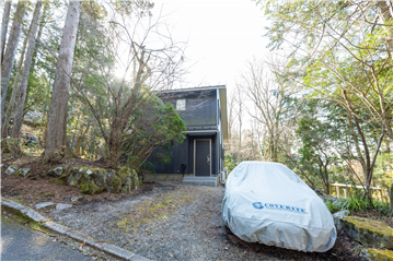 駐車スペース(2台)前面道路から撮影