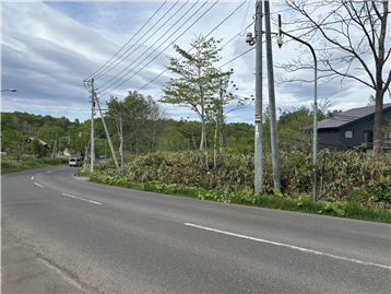 前面道路南西側より物件北方向を撮影