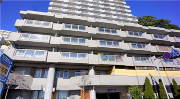 マンション外観／エントランス側