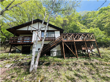 建物外観（敷地内から東方向を撮影）