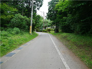 南側前面道路（幅員約4ｍ）東から西方向を撮影