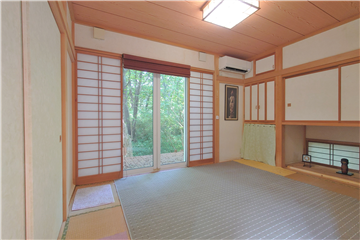 和室をLDK側より撮影