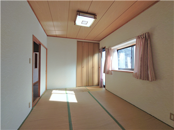 和室を洋室1側より