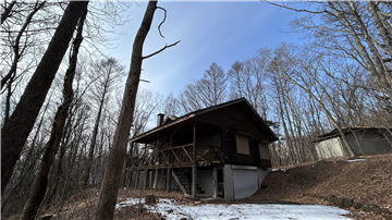 敷地と建物全景　南東から撮影