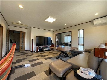 リビング（ダイニング方向を撮影）