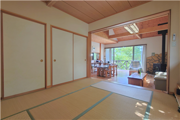 和室の南西角よりLDK方向を撮影