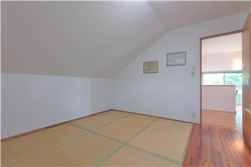 洋室を南東角より撮影