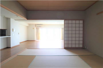 和室（バルコニー方向を撮影）