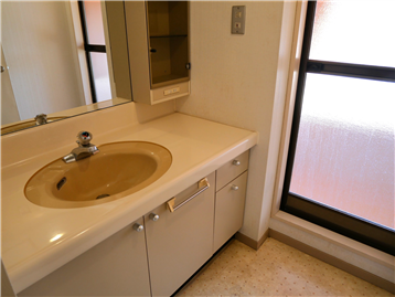 収納の多い洗面所