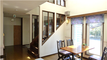 ラウンジ（玄関方向を撮影）