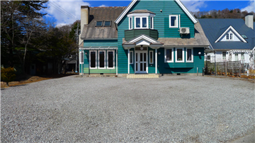 カースペース（8台駐車可）