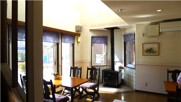 ラウンジ（南西方向を撮影）